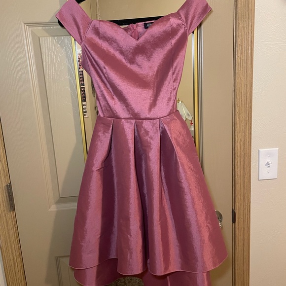Elegant Pink Off-Shoulder Dress - Picture 1 of 10